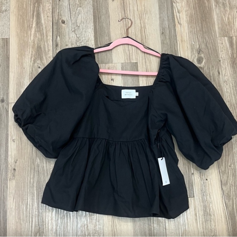 NWT Things Between Boutique black puff sleeve blouse sz Medium